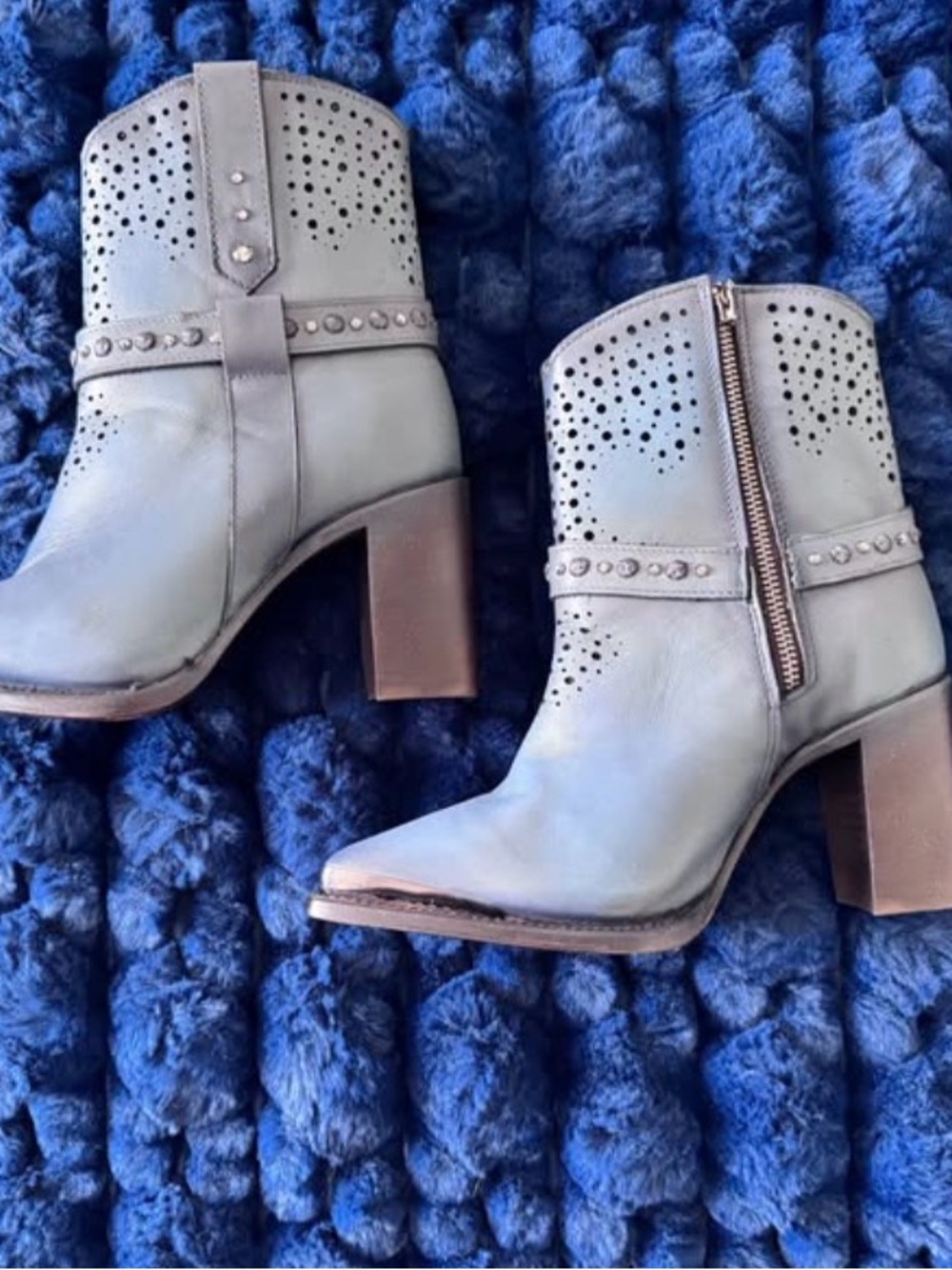 Cuadra Stud-Embellished Pointed-Heel Mid-Calf Boot - Black - Picture 5 of 5